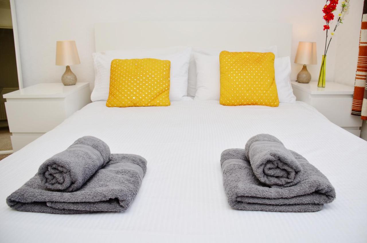 33Sm Dreams Unlimited Serviced Accommodation- Staines - Heathrow Stanwell Exteriör bild