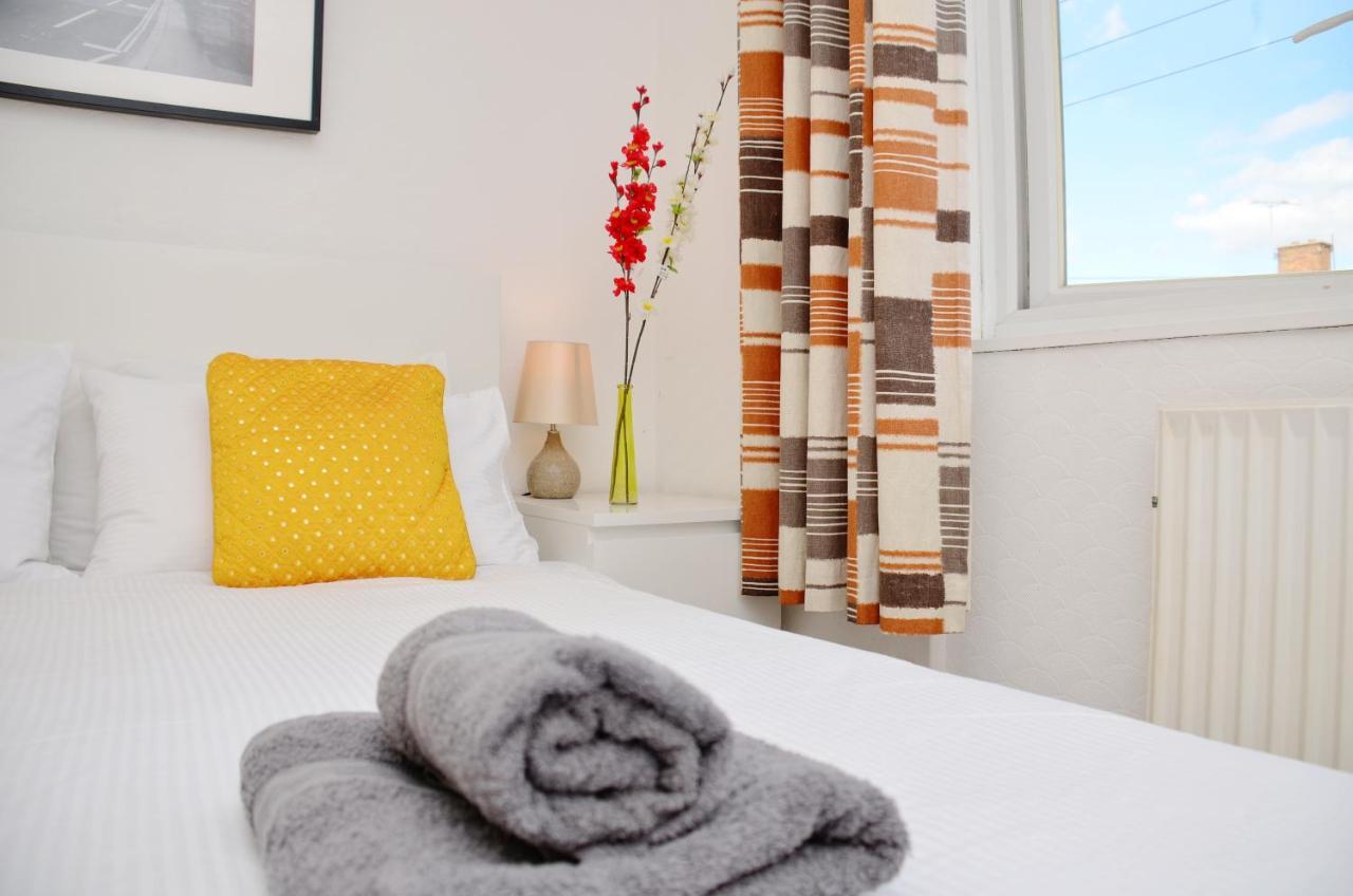 33Sm Dreams Unlimited Serviced Accommodation- Staines - Heathrow Stanwell Exteriör bild