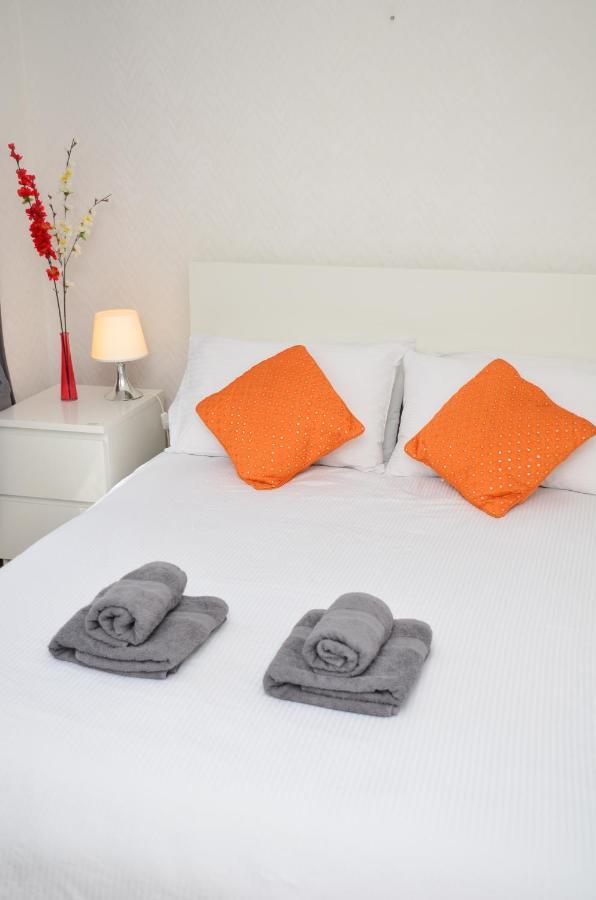 33Sm Dreams Unlimited Serviced Accommodation- Staines - Heathrow Stanwell Exteriör bild